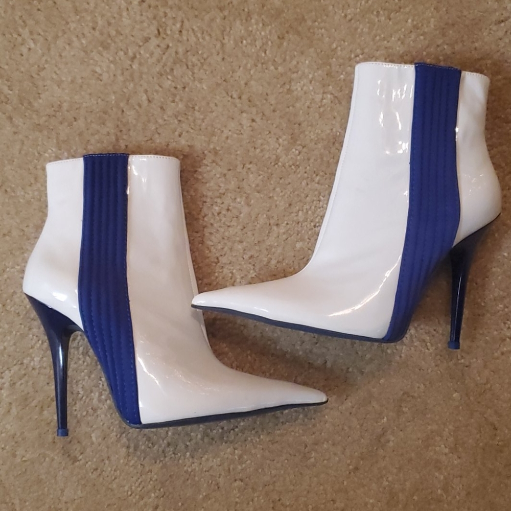 NWOT Jeffrey Campbell Booties